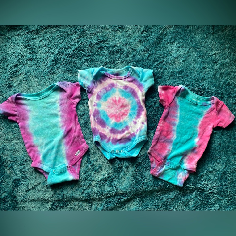 3 Vibrant Tie-Dye onsies 0-3 size
